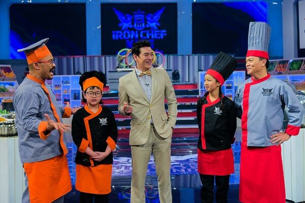 ทีวีไกด์: รายการ "เชฟกระทะเหล็ก ประเทศไทย (Iron Chef Thailand)" ประกาศตามหา “เชฟรุ่นเด็ก” ร่วมแข่งขันชิงตำแหน่ง “เชฟกระทะเด็ก เชฟกระทะเหล็กประเทศไทย” คนแรก!