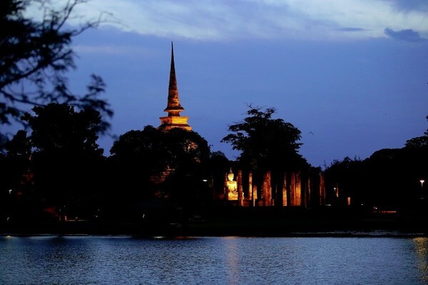 ปั่นจักรยาน ฟังเพลงพระราชนิพนธ์ในอุทยานประวัติศาสตร์สุโขทัย