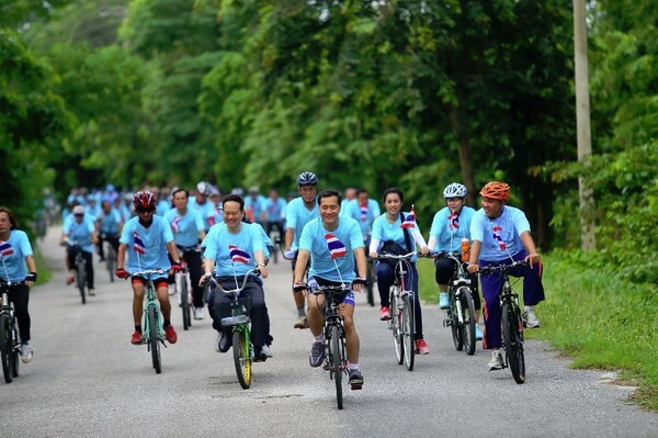 ปั่นจักรยาน ฟังเพลงพระราชนิพนธ์ในอุทยานประวัติศาสตร์สุโขทัย