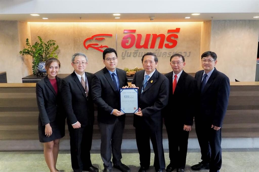 ภาพข่าว: ปูนอินทรีรับรางวัล ESG 100  ประจำปี 2559