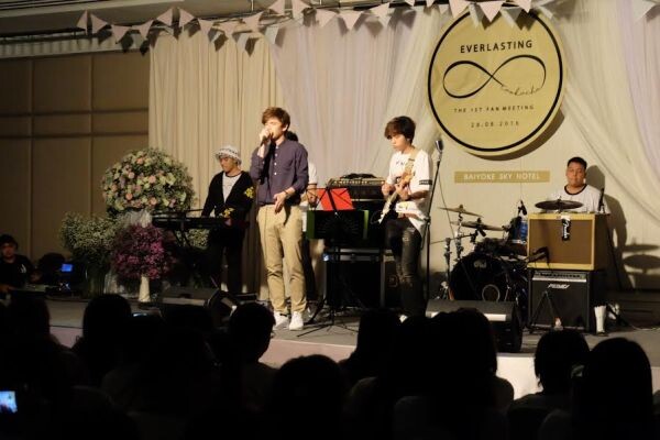 เต๋า - คชา ตื้นตันใจ เหล่าแฟนคลับนับร้อยแห่ร่วมงานแฟนมีท "Everlasting TaoKacha"