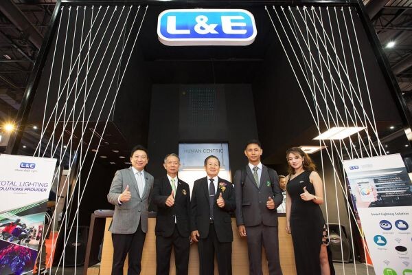 ภาพข่าว: L&E โชว์นวัตกรรม ไฟฟ้าแสงสว่าง อัจฉริยะร่วม งาน Thailand Lighting Fair 2016