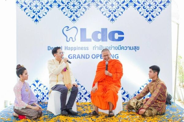 ภาพข่าว: บมจ.แอลดีซี เด็นทัล และท่าน ว.วชิรเมธี จัดกิจกรรมเทศน์ ทอล์ค ธรรมะ ตอกย้ำการเป็น Dental Happiness