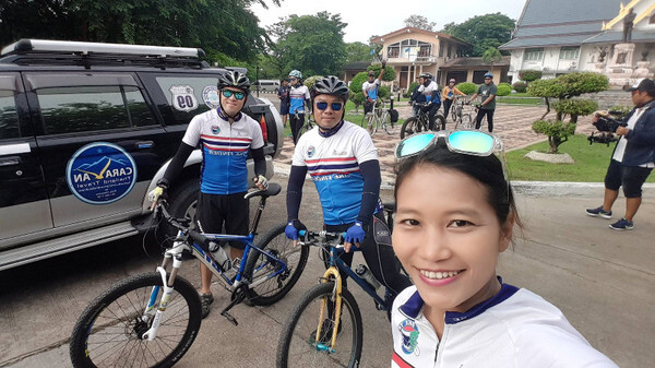 กลุ่ม “Bike Finder” ร่วมกับ About Coffee Garden - “ไตร เอราวัณ” - เพจ “ที่นี่..ลพบุรี” จัดกิจกรรมปั่นจักรยานชวนน้องทำสวน เกษตรทรงเรขาคณิต