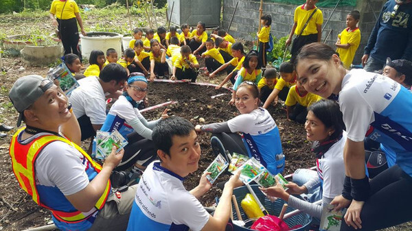 กลุ่ม “Bike Finder” ร่วมกับ About Coffee Garden - “ไตร เอราวัณ” - เพจ “ที่นี่..ลพบุรี” จัดกิจกรรมปั่นจักรยานชวนน้องทำสวน เกษตรทรงเรขาคณิต