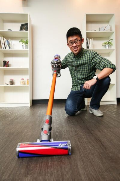 ไดสัน (Dyson) เปิดตัวเครื่องดูดฝุ่นไร้สายรุ่นใหม่ ด้วยเทคโนโลยีที่เหนือระดับกว่าเดิม “ไดสัน V8 ฟลัฟฟี่” (Dyson V8 Fluffy) มิติใหม่แห่งการทำความสะอาด...ที่ทำให้งานบ้านเป็นเรื่องสนุก