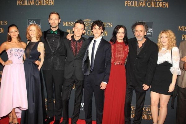 ทิม เบอร์ตัน พร้อมเหล่านักแสดงนำร่วมงาน Miss Peregrine’s Home for Peculiar Children – NY Premiere