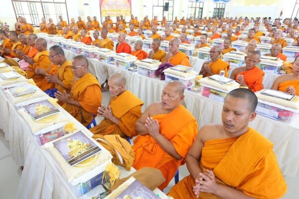 วัดพระธรรมกาย จัดพิธีถวายสังฆทาน แด่คณะสงฆ์ 323 วัด 4 จังหวัดชายแดนใต้ ปีที่ 12 ครั้งที่ 123