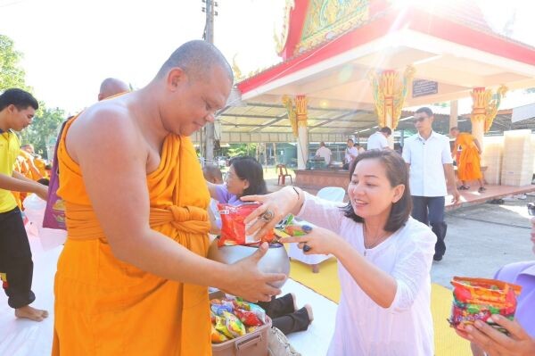 วัดพระธรรมกาย จัดพิธีถวายสังฆทาน แด่คณะสงฆ์ 323 วัด 4 จังหวัดชายแดนใต้ ปีที่ 12 ครั้งที่ 123