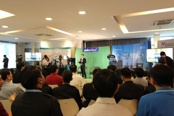 ภาพข่าว: PCA เปิดประสบการณ์ใหม่ด้านเทคโนโลยีสู่มาตรฐาน สากล ใน งาน “PlanetComm Mini Studio Solution”