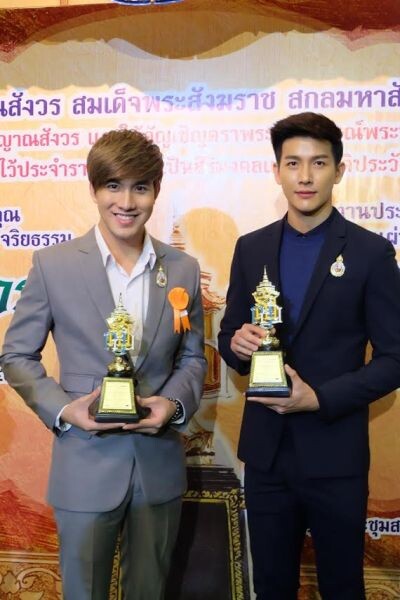 ภาพข่าว: “พุฒ-เมฆ” ภูมิใจ!!!! รับรางวัล “คนดีศรีสยาม” ประจำปี 2559