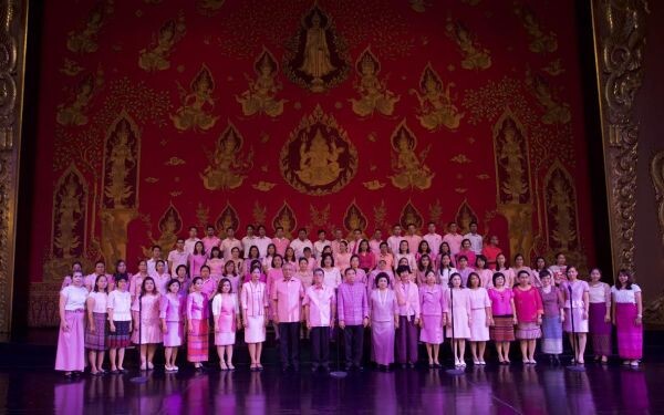 ภาพข่าว: รมว.วธ.ร่วมกันร้องเพลง“เกียรติภูมิจุฬา”