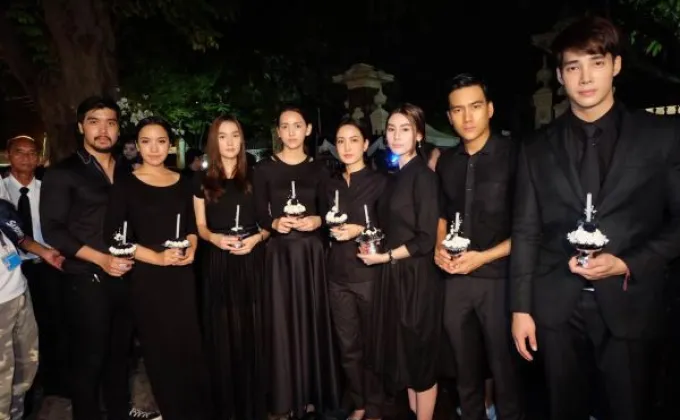 นักแสดงช่อง 3 ร่วมจุดเทียนและร้องเพลงสรรเสริญพระบารมี