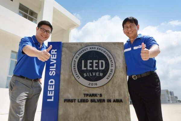 ภาพข่าว: กลุ่มไทคอนคว้ามาตรฐานคลังสินค้า Silver LEED? แห่งแรกในไทย