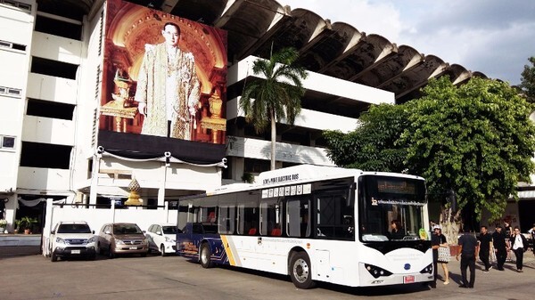 “ล็อกซเล่ย์” นำรถโดยสารไฟฟ้าให้บริการประชาชนฟรี