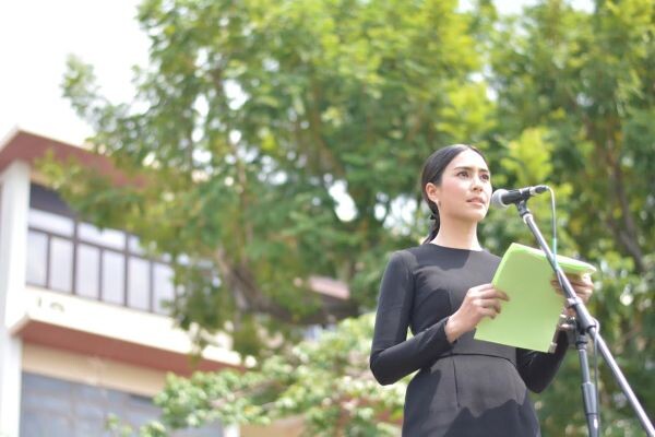 ธรรมศาสตร์ จัดกิจกรรม “ชาวธรรมศาสตร์ขอเป็นข้ารองพระบาททุกชาติไป” พร้อมแปรอักษรภาพครั้งประวัติศาสตร์