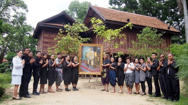 ภาพข่าว: ราชภัฏโคราช จับมือ สมาคมเพลงโคราช สำนักในพระมหากรุณาธิคุณ แต่งกลอนโคราชถวายอาลัยพ่อหลวง