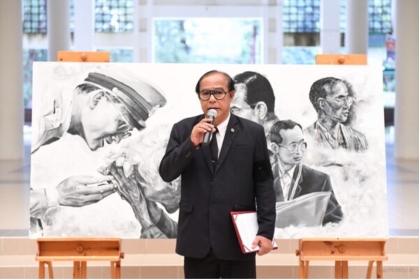 RBRU : มรภ.รำไพฯ รวมใจวาดภาพพระบรมสาทิสลักษณ์ในหลวงรัชกาลที่ 9