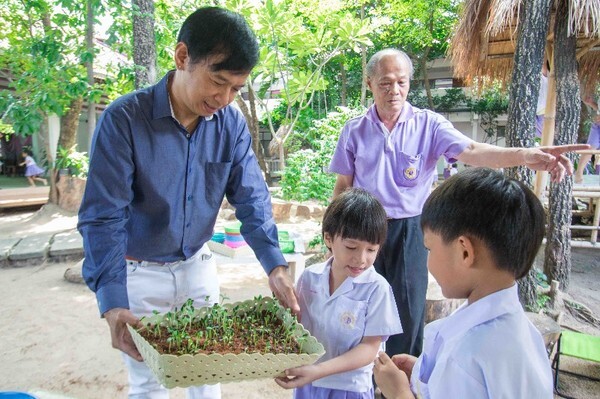 ข่าวซุบซิบ: “ทพ.วิทยา ซื่อสัตย์ ” ทำดีเพื่อพ่อปลูกต้นไม้ย่านวัชรพล