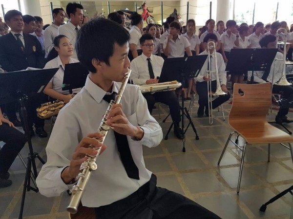 RBRU : คณะมุนษยศาสตร์ฯ มรภ.รำไพพรรณี ร้องประสานเสียงเพลงสรรเสริญพระบารมี เวอร์ชั่นภาษาจีน