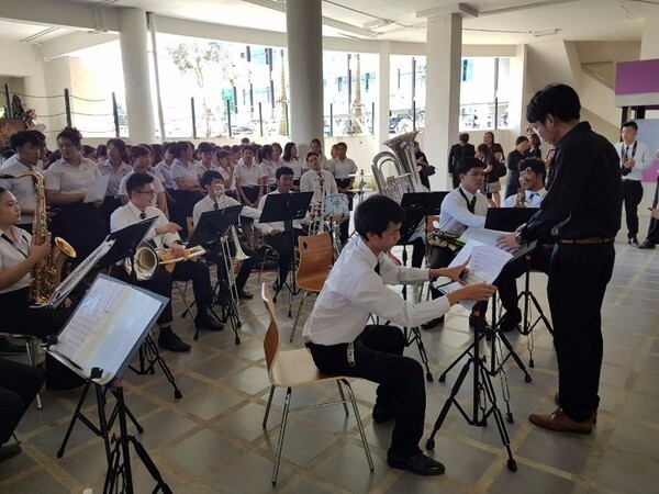 RBRU : คณะมุนษยศาสตร์ฯ มรภ.รำไพพรรณี ร้องประสานเสียงเพลงสรรเสริญพระบารมี เวอร์ชั่นภาษาจีน