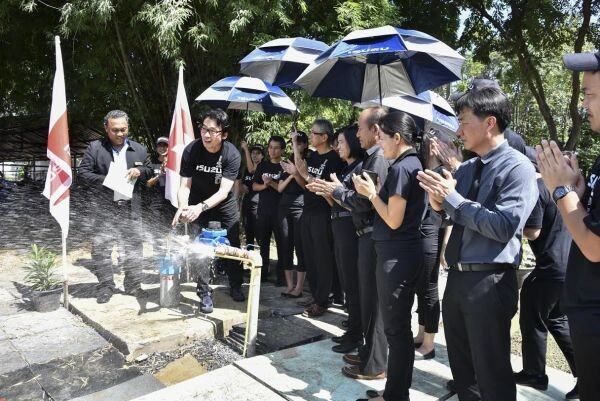 อีซูซุเติมน้ำใจส่งมอบ “น้ำดื่มสะอาด” แก่โรงเรียนซับบอนวิทยาคม จังหวัดเพชรบูรณ์ ในโครงการ “อีซูซุให้น้ำ... เพื่อชีวิต” แห่งที่ 24