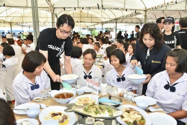 อีซูซุเติมน้ำใจส่งมอบ “น้ำดื่มสะอาด” แก่โรงเรียนซับบอนวิทยาคม จังหวัดเพชรบูรณ์ ในโครงการ “อีซูซุให้น้ำ... เพื่อชีวิต” แห่งที่ 24