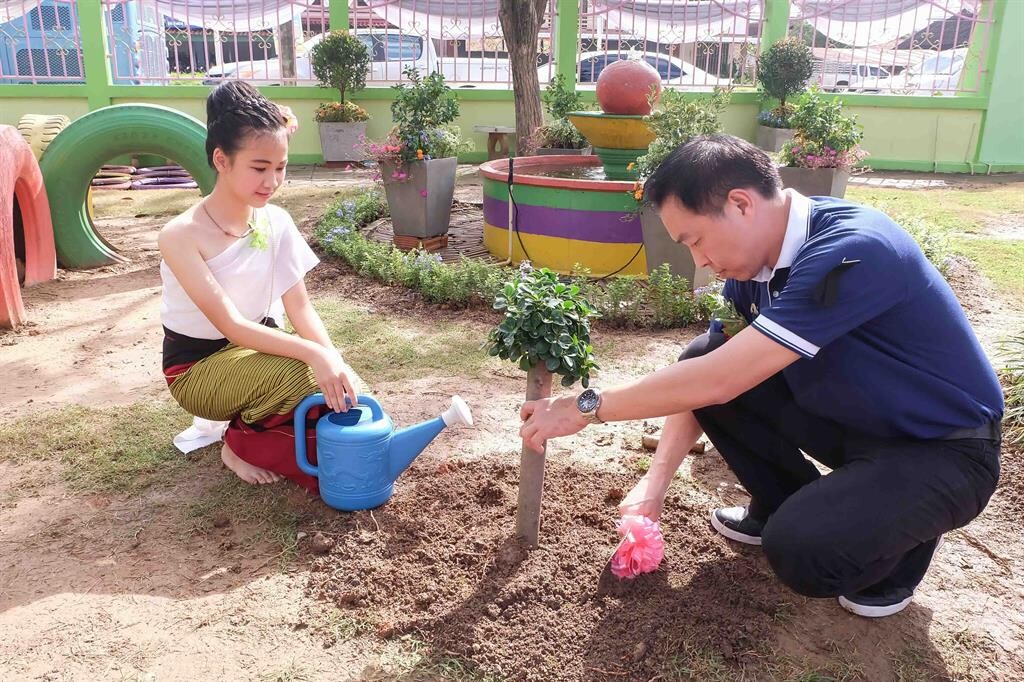 “เศษกระจกนิรภัย” กลายเป็นโรงอาหาร “รักษ์โลก” เอนกประสงค์” นวัตกรรม-จิตอาสา จาก “มิตซูบิชิ เอลเลเวเตอร์” เพื่อเด็กนักเรียนในชนบท