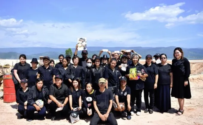 ภาพข่าว: พนักงานไฮเออร์ ถวายอาลัยพ่อหลวง