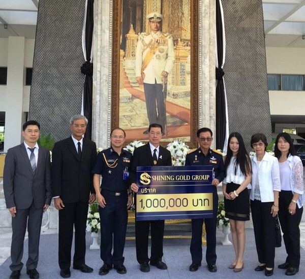 ภาพข่าว: ชายน์นิ่งโกลด์ กรุ๊ป มอบเงิน 1,000,000 แก่โรงพยาบาลภูมิพลอดุลยเดช