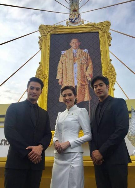 ททท. จัดงาน “ร่วมสำนึกในพระมหากรุณาธิคุณ ๕ ธันวาคม ๕๙” นักแสดงช่อง 3 ยกทัพร่วมคับคั่ง ณ สะพานภูมิพล