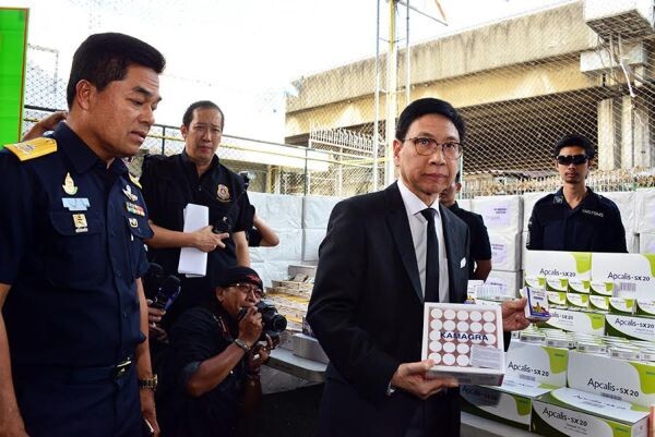 กรมศุลกากรแถลงข่าวจับกุมสินค้าต้องกำกัดประเภทยาไวอากร้า และบุหรี่ต่างประเทศ ลักลอบ-หลีกเลี่ยงศุลกากร รวมมูลค่าของกลางกว่า 130 ล้านบาท