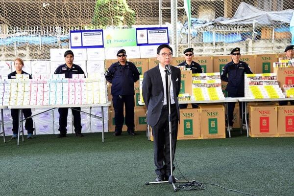 ภาพข่าว: กรมศุลกากรแถลงข่าวจับกุมสินค้าต้องกำกัดประเภทยาไวอากร้า และบุหรี่ต่างประเทศ ลักลอบ-หลีกเลี่ยงศุลกากร รวมมูลค่าของกลางกว่า 130 ล้านบาท