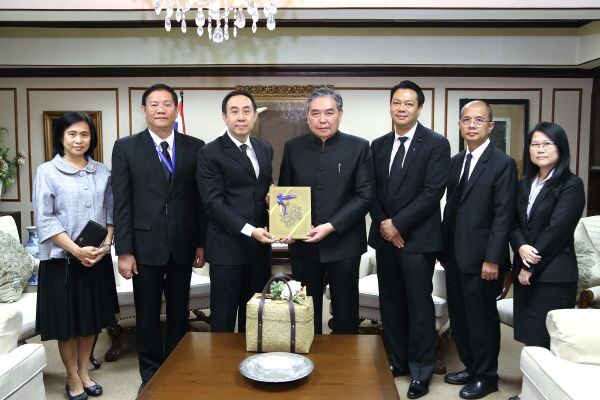 ภาพข่าว: EXIM BANK สวัสดีปีใหม่ 2560 รัฐมนตรีว่าการกระทรวงการคลัง