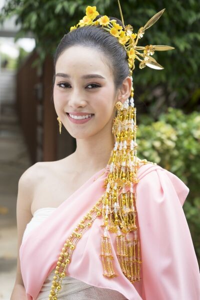 “นาว” ยิ้มรับแฟนละครชมรำสวยใน “สาปดอกสร้อย”