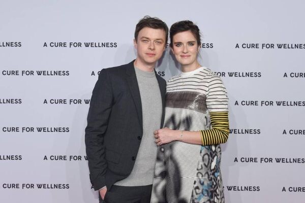 เดน เดอฮาน พร้อมผู้กำกับ กอร์ เวอร์บินสกี้ เดินสายโปรโมท A Cure For Wellness ที่กรุงเบอร์ลิน ประเทศเยอรมัน