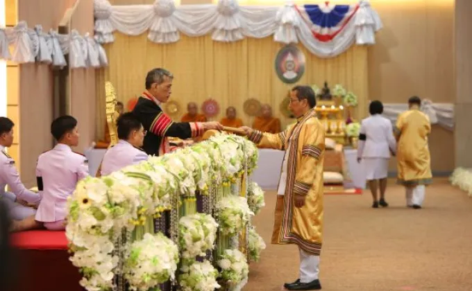 ภาพข่าว: ผู้บริหารเครือเบทาโกรรับพระราชทานปริญญาบริหารธุรกิจดุษฎีบัณฑิตฯ