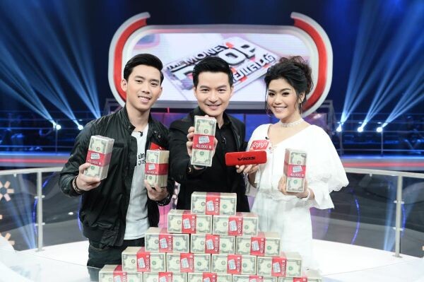 ทีวีไกด์: รายการ “The Money Drop Thailand” คู่จิ้นเน็ตไอดอล “เบิ้ล ปทุมราช อาร์สยาม – ธัญญ่า อาร์สยาม” เริ่มแตกความจิ้น เฉือดเฉือนสมอง พิชิตเกม “เดอะมันนี่ดร็อปฯ”