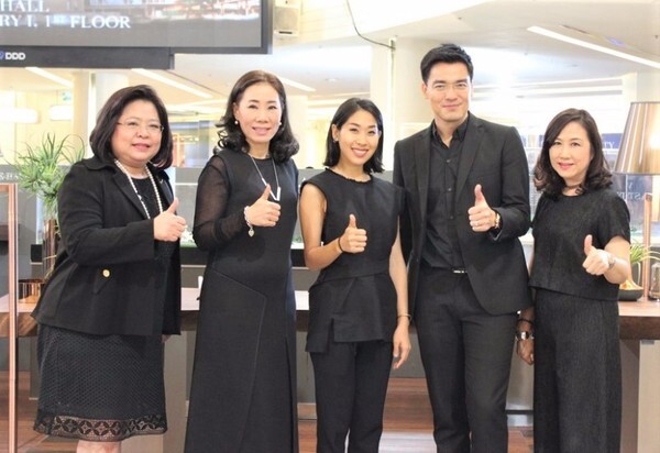 ภาพข่าว: ชาญอิสสระ ร่วมออกบูธงาน Siam Paragon Luxury Property Showcase 2017