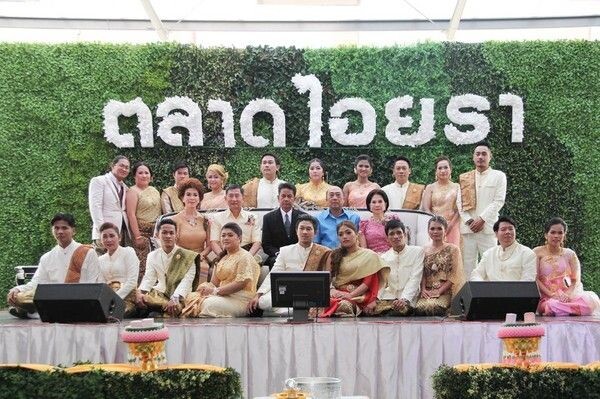 ภาพข่าว: ตลาดสดไอยราจัดพิธีวิวาห์หมู่ ให้10คู่รักฟรีแบบพอเพียง