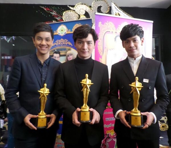 ภาพข่าว: “คริส-สิงโต-นนน” ปลื้ม รับรางวัล “บุคคลสำคัญแห่งปี World Top Award” ครั้งที่ 2