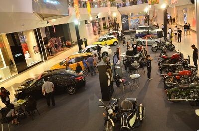 “Auto Warehouse” จัดมินิคอนเสิร์ต “โรส - ศิรินทิพย์” เสิร์ฟคนรักรถ พร้อมโปรโมชั่นเด็ดเพียบ!!