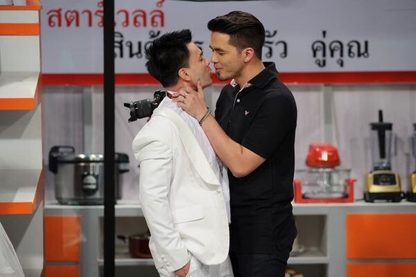 ทีวีไกด์: ซิทคอม "บริษัท ฮาไม่จำกัด" “ว่าน ธนกฤต” เลิฟซีนเดือด!!! โน้มคอ รัวจูบ “ตั๊ก – บริบูรณ์” ชุดใหญ่ กลาง“บริษัท ฮาไม่จำกัด”