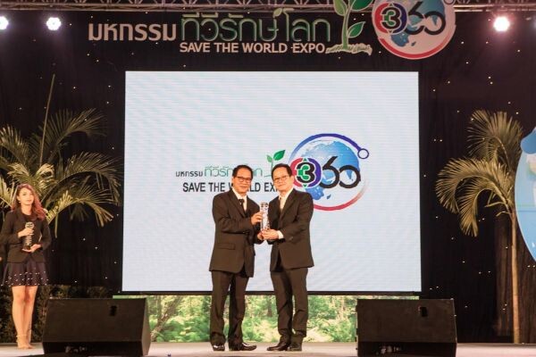 ภาพข่าว: PCA รับโล่ด้านลิ่งแวดล้อมในงาน “มหกรรมทีวีรักษ์โลก360 องศา 2016 Save The World Expo”