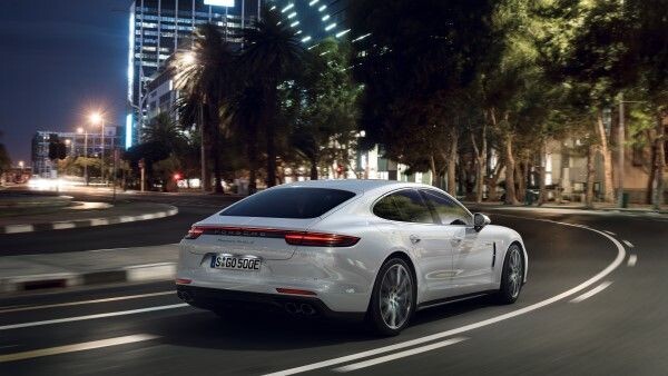 ปอร์เช่ พานาเมร่า เทอร์โบ เอส อี-ไฮบริด (Panamera Turbo S E-Hybrid) ขีดสุดของพละกำลังเหนือระดับ