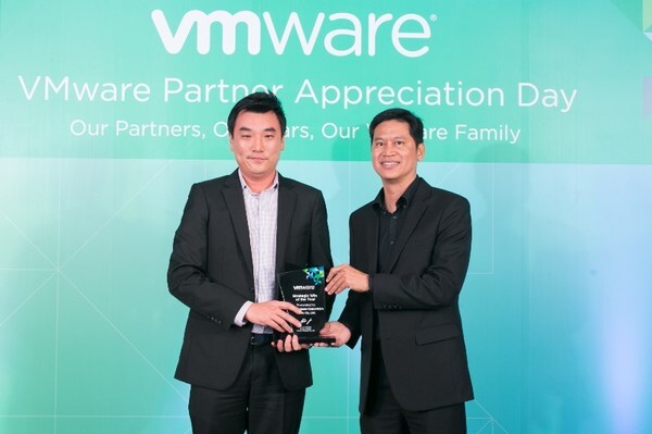 เมโทรซิสเต็มส์ฯ รับมอบ 2 รางวัล “VMware - Strategic Win of the Year 2016” และ “VMware Partner Presale of the Year 2016”