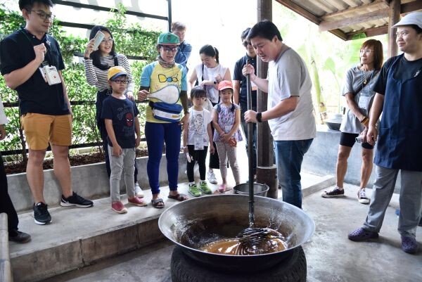 สองล้อตะลุยสวน “บ้านบางพลับ” ศูนย์เรียนรู้สุขภาวะ สำนักงานกองทุนสนับสนุนการสร้างเสริมสุขภาพ (สสส.)