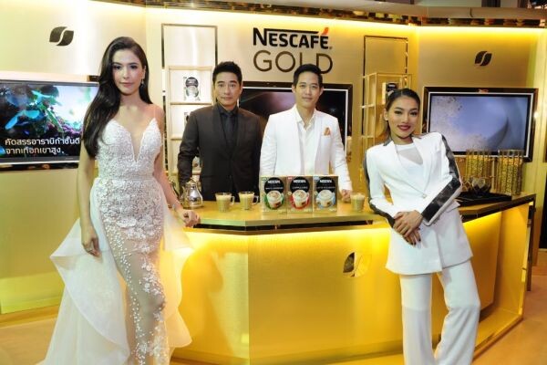 เนสกาแฟโกลด์สร้างปรากฏการณ์ใหม่ของกาแฟชั้นเลิศ รังสรรค์สุนทรียรสแห่งกาแฟเหนือระดับทุกสัมผัส โดยผู้เชี่ยวชาญด้านกาแฟระดับโลก แด่ผู้หลงใหลในความต่าง