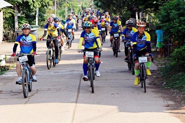 “ปั่นด้วยรัก ฮักนะ บ้านแพง” สุดยอด คนร่วมนับพัน รณรงค์สุขภาพดี อำเภอที่ 3