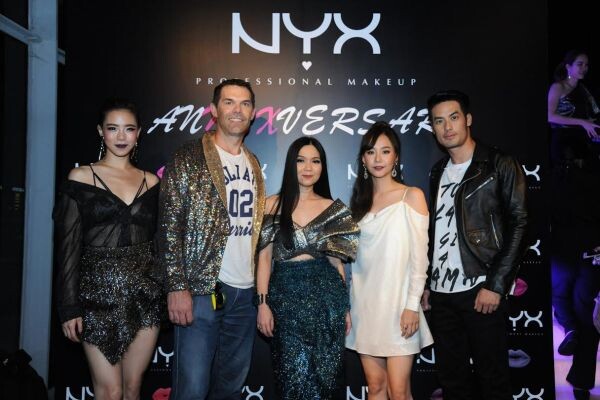 ภาพข่าว: นิกซ์ (NYX) เล่นใหญ่! ฉลองครบ 1 ปี จัดปาร์ตี้ “ANNYXVERSARY” ในธีมคอสมิคเมทาลิคสุดล้ำข้ามอวกาศ